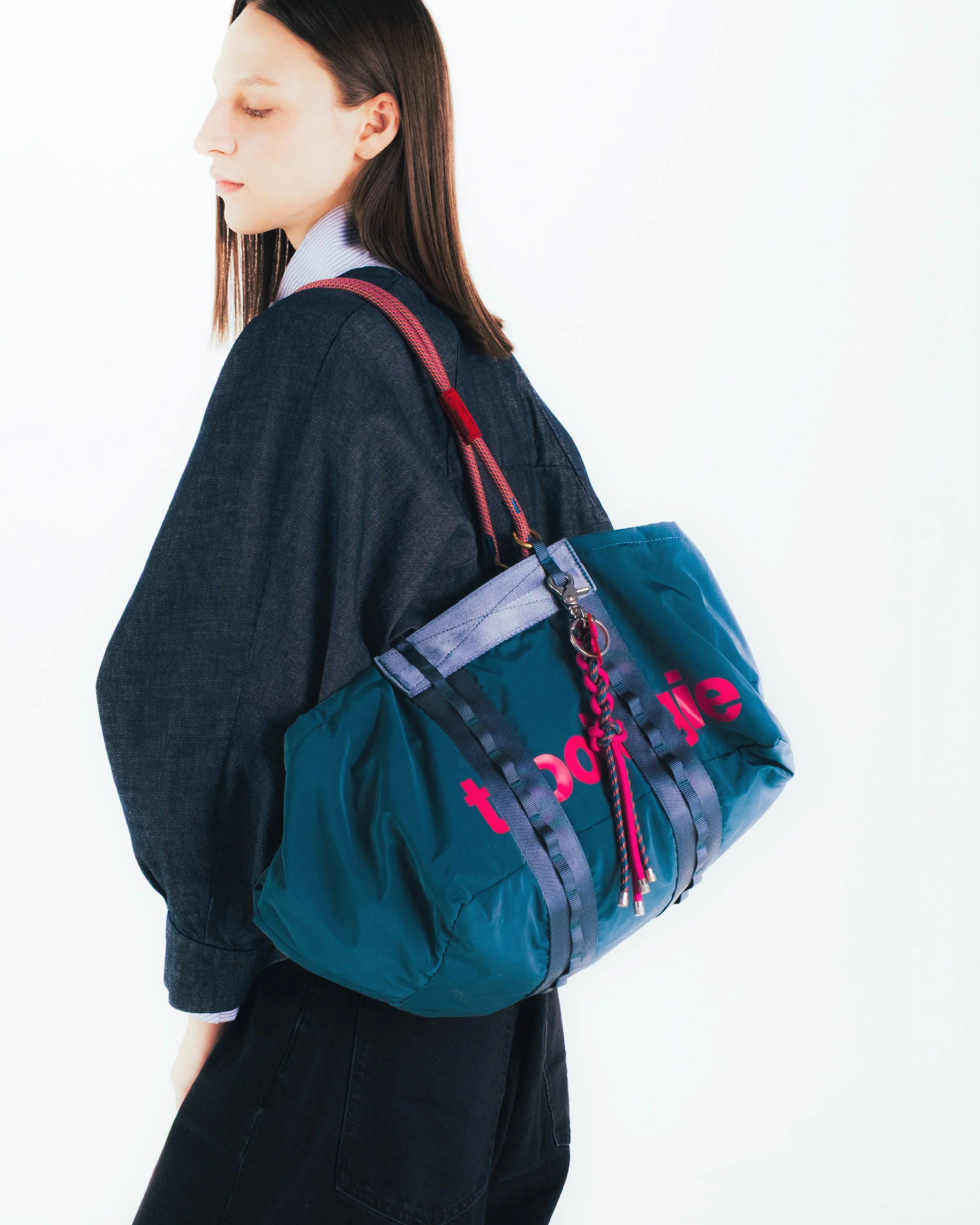 Summit Duffle Medium - Image 6