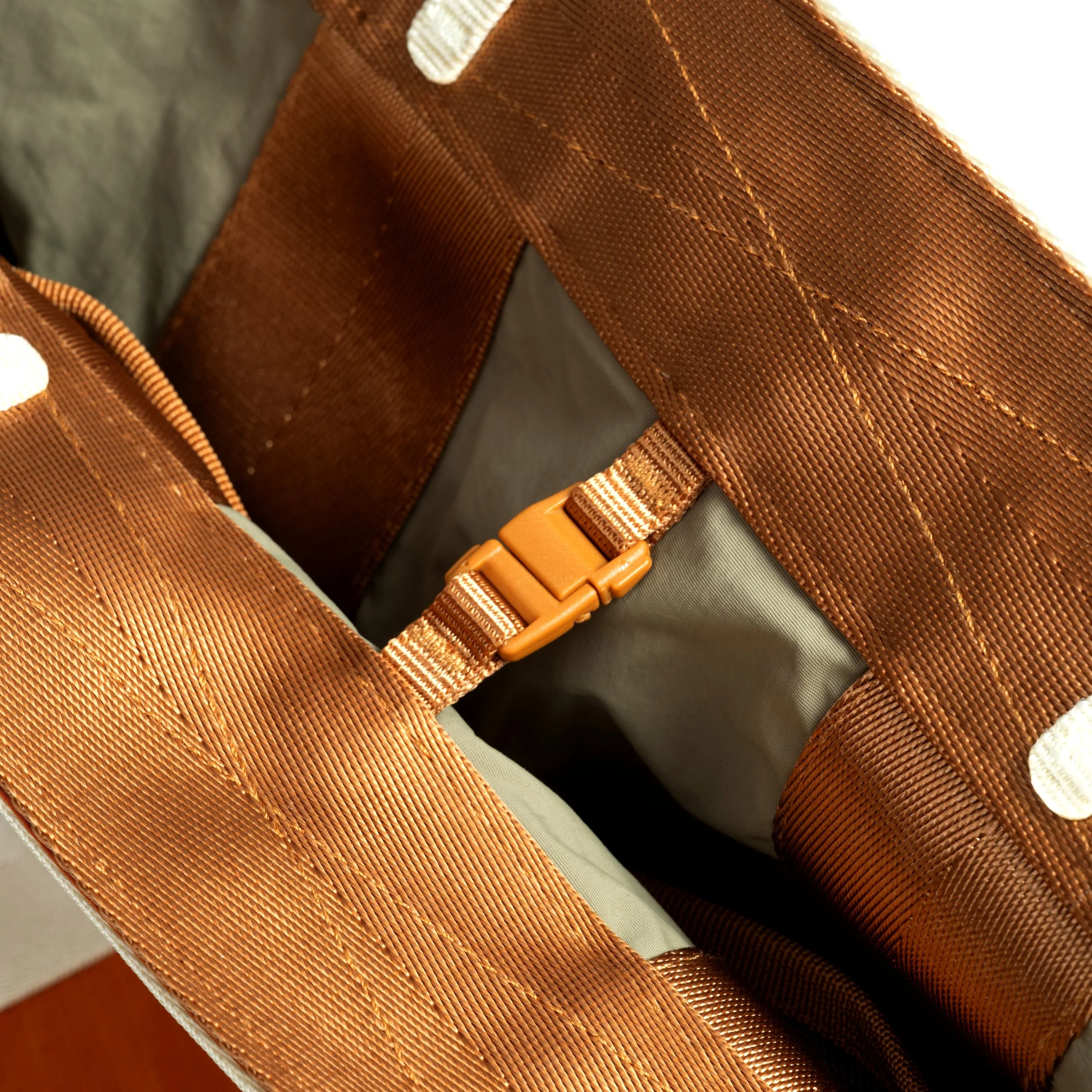 Summit Tote Wide Medium - Image 3